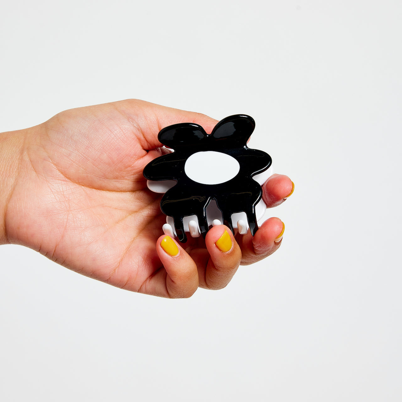Flower Claw Black + White – Shop Chunks