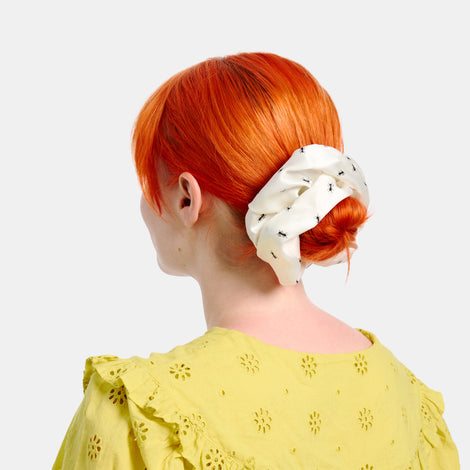 SCRUNCHIE IN A FLUTTER
